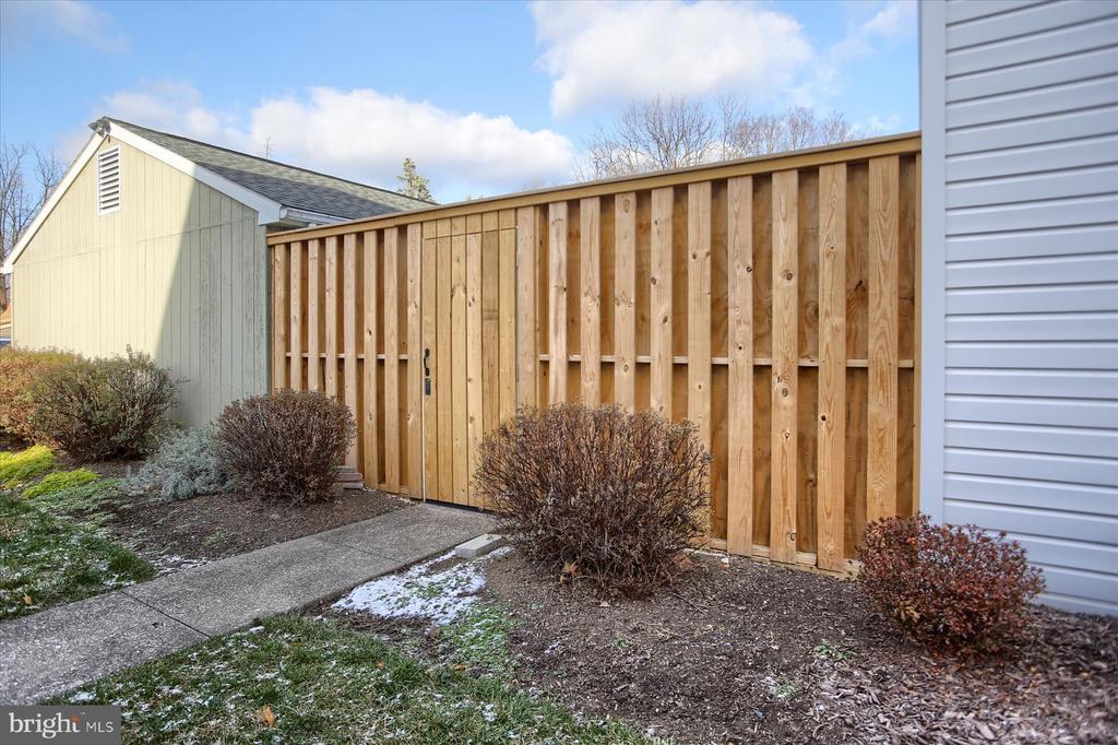 453 DELANCEY COURT