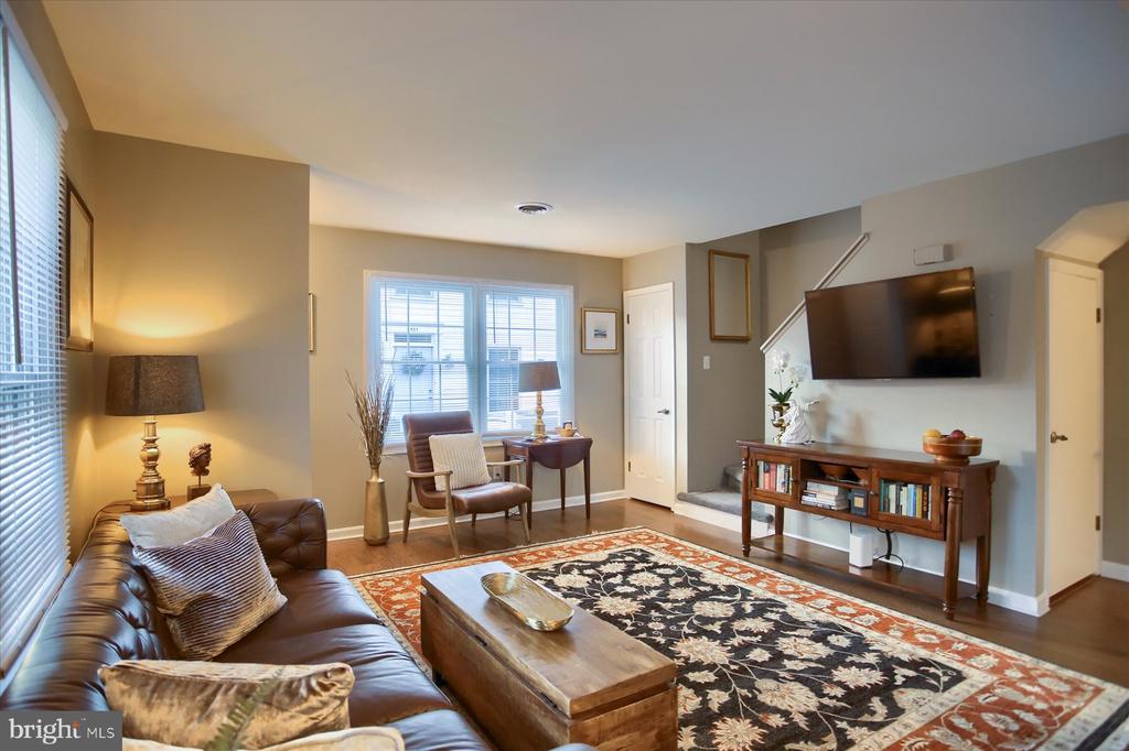 453 DELANCEY COURT