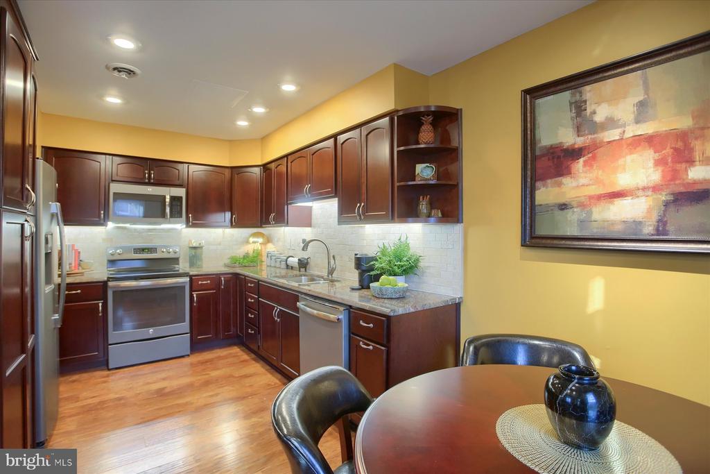 453 DELANCEY COURT