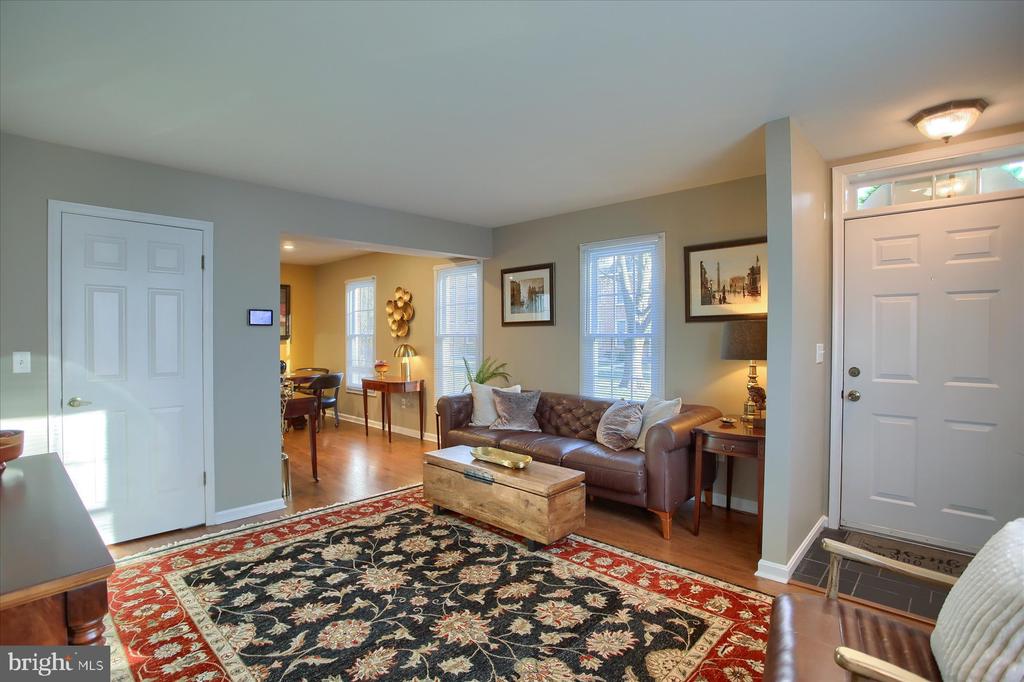 453 DELANCEY COURT
