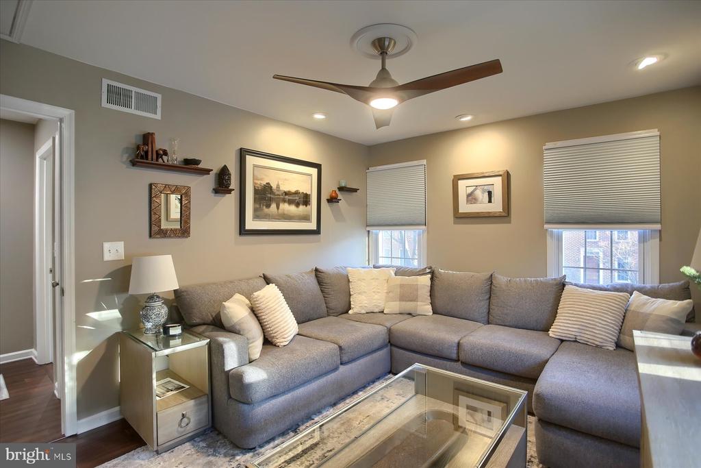 453 DELANCEY COURT
