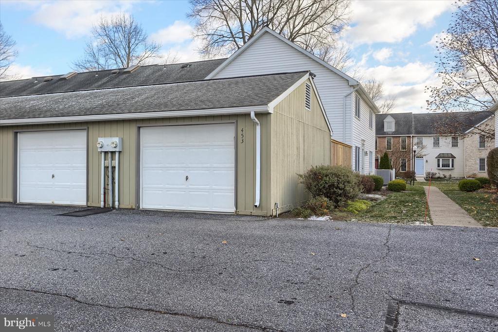 453 DELANCEY COURT