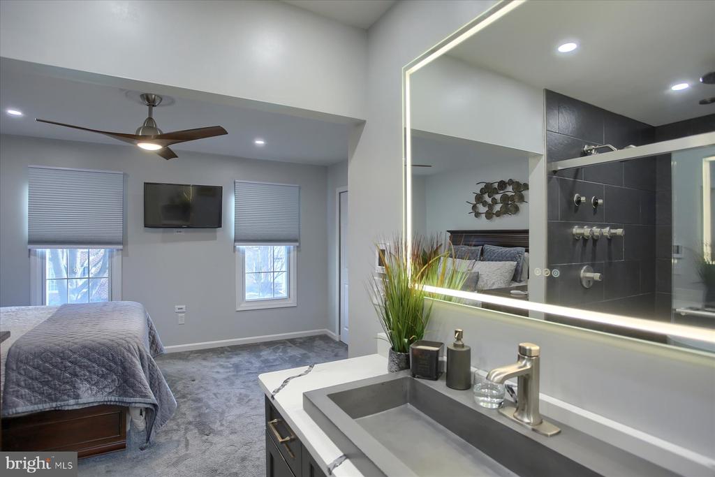 453 DELANCEY COURT