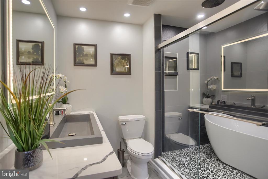 453 DELANCEY COURT