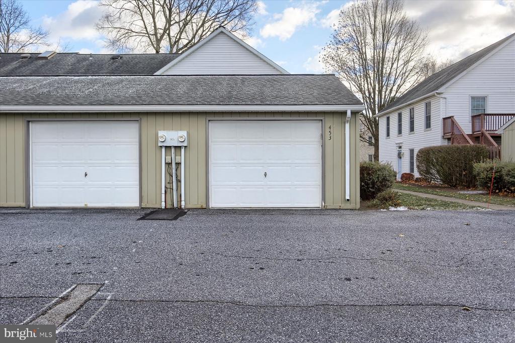 453 DELANCEY COURT