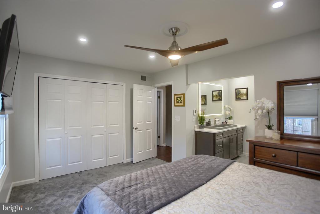 453 DELANCEY COURT