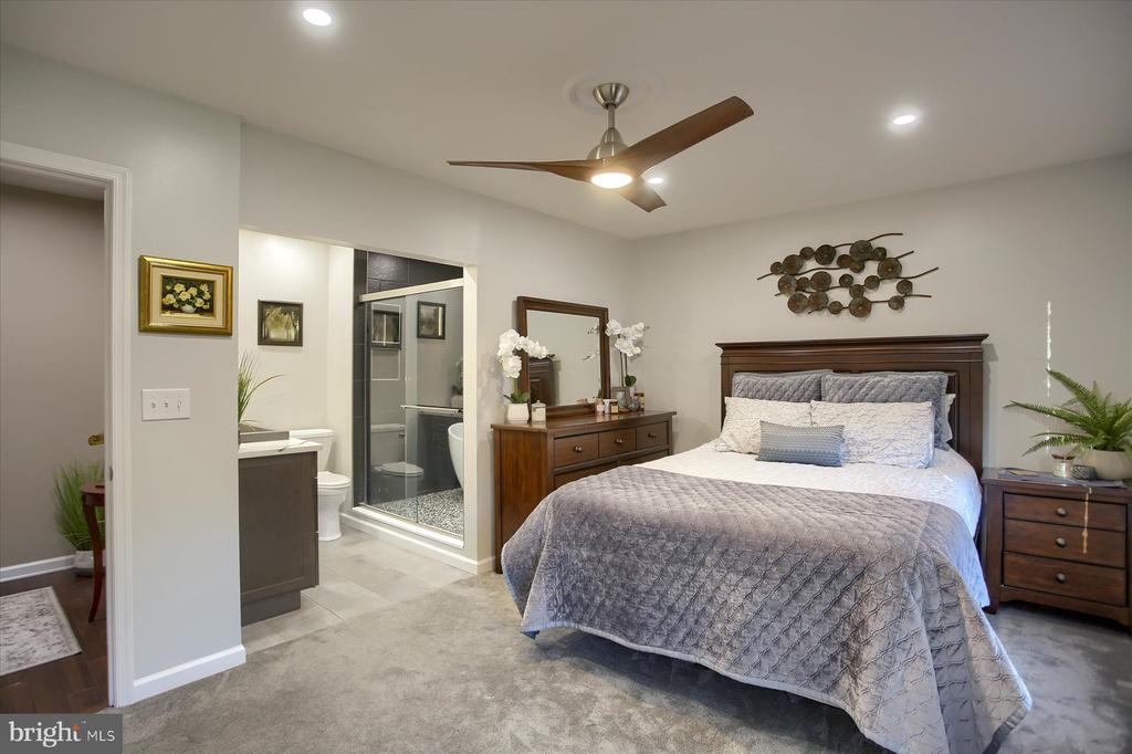 453 DELANCEY COURT