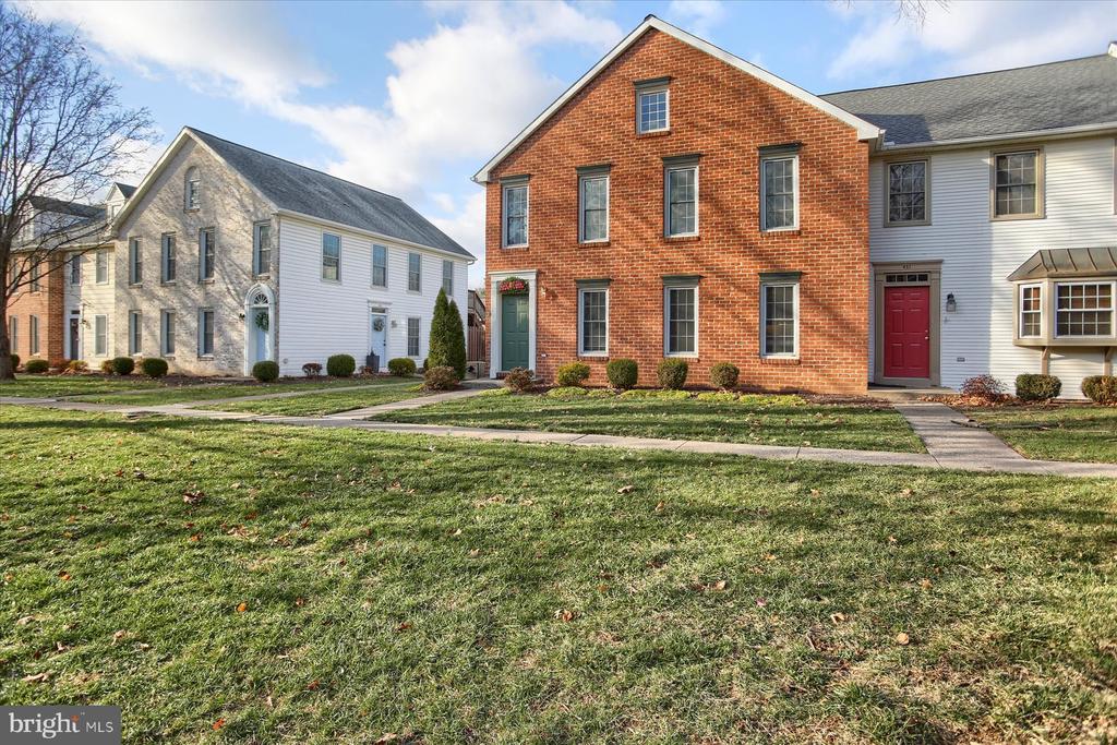 453 DELANCEY COURT