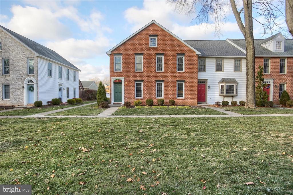 453 DELANCEY COURT