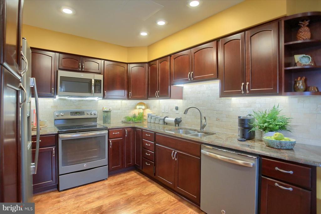 453 DELANCEY COURT
