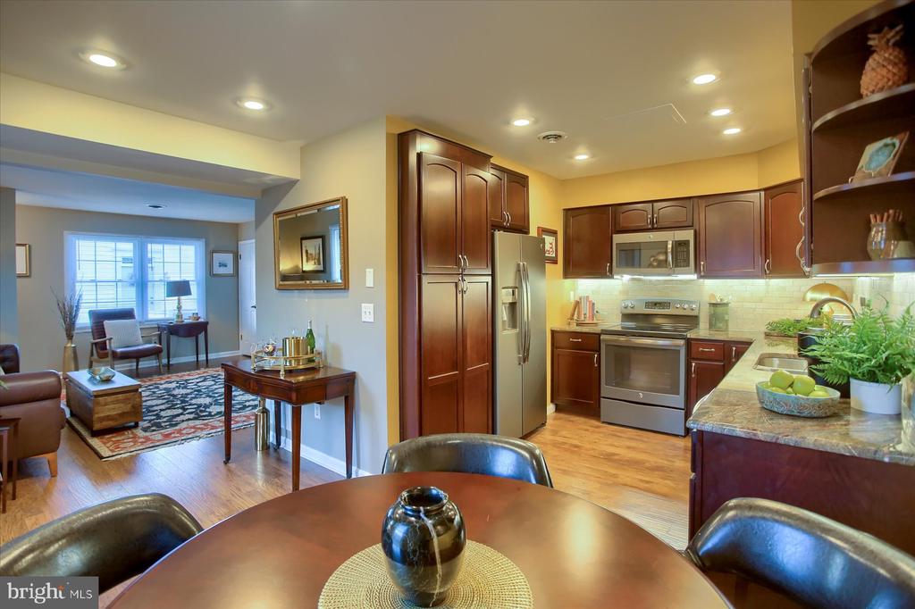 453 DELANCEY COURT