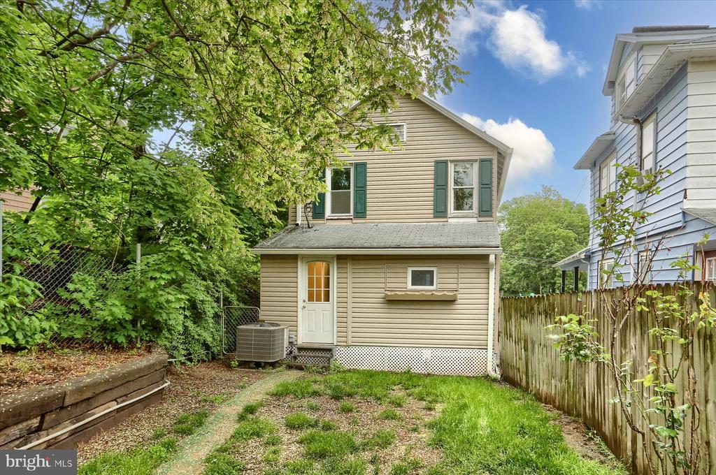235 WYOMING AVENUE