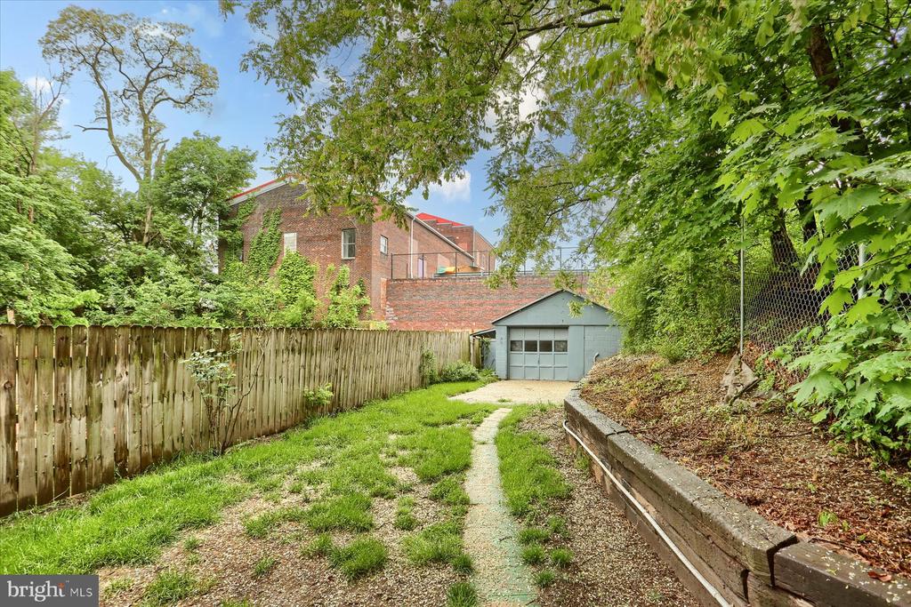 235 WYOMING AVENUE