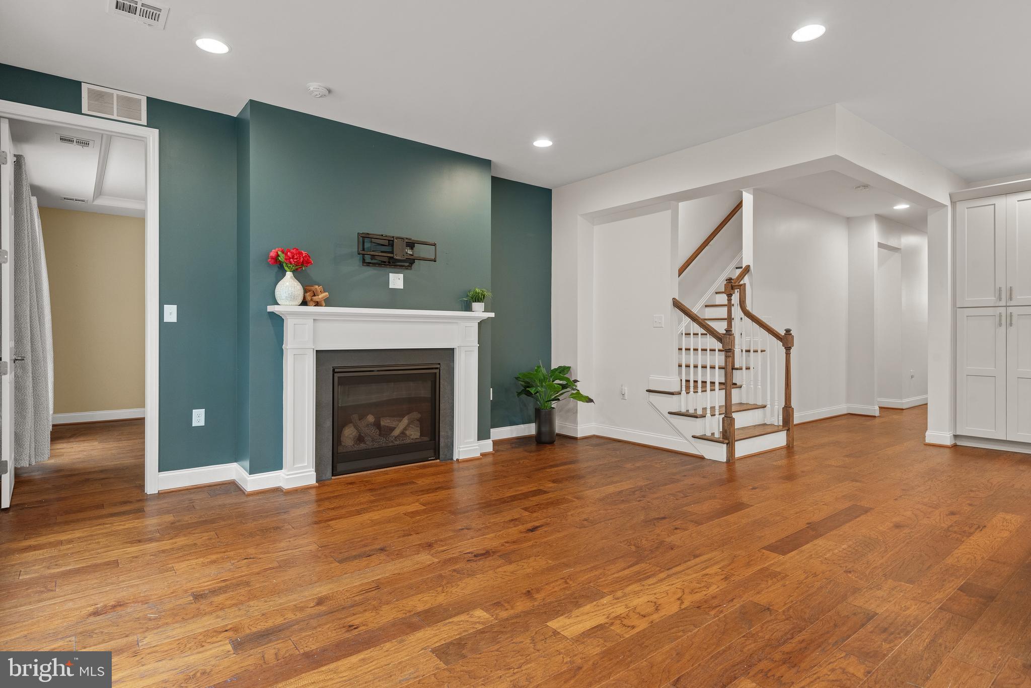 757 BARN SWALLOW WAY