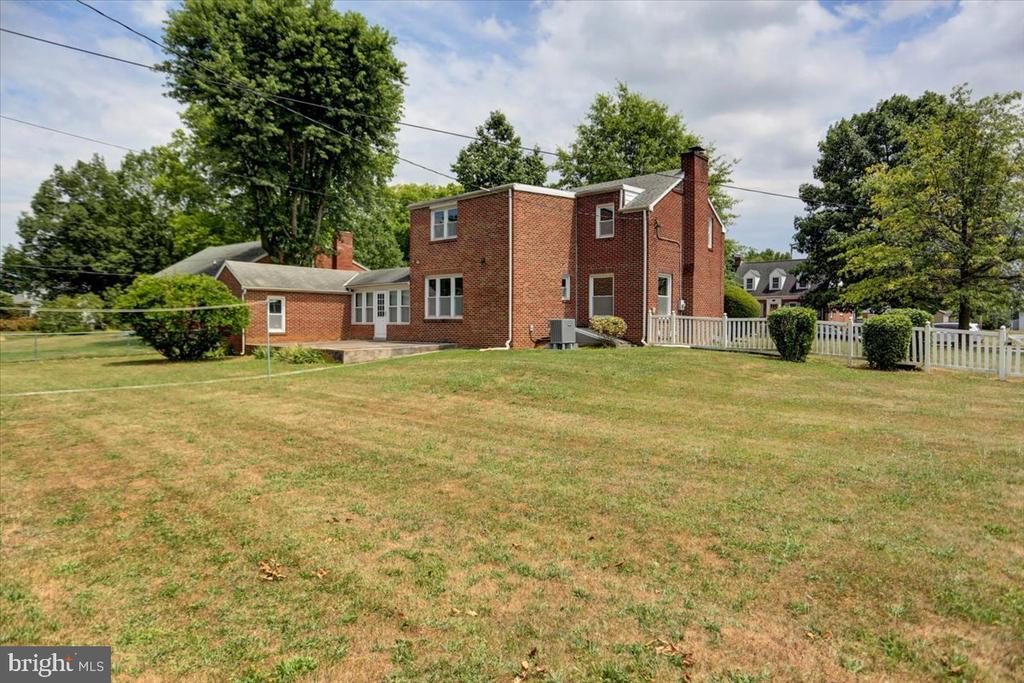 105 OAK LANE