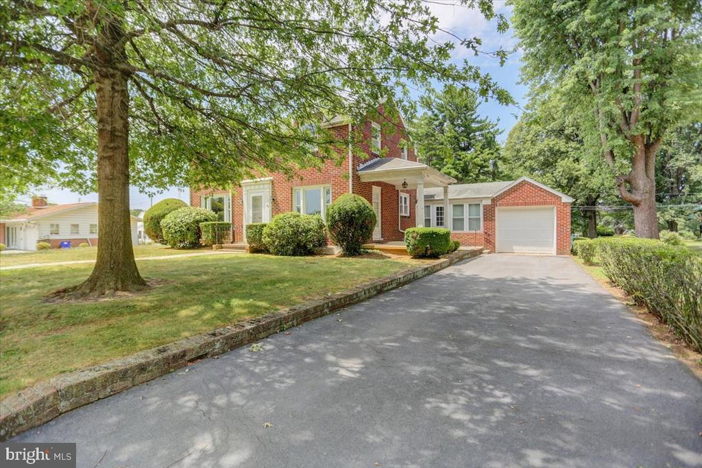 105 OAK LANE