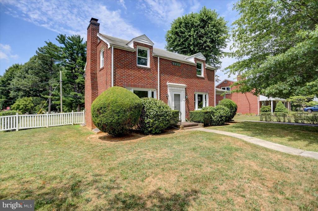 105 OAK LANE