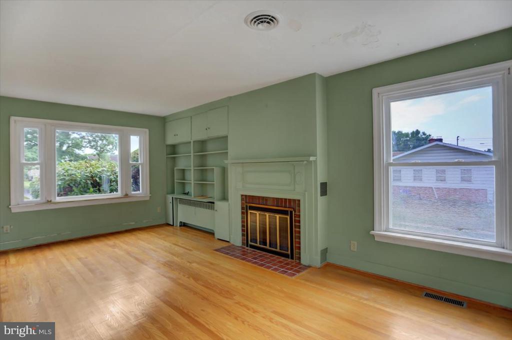 105 OAK LANE