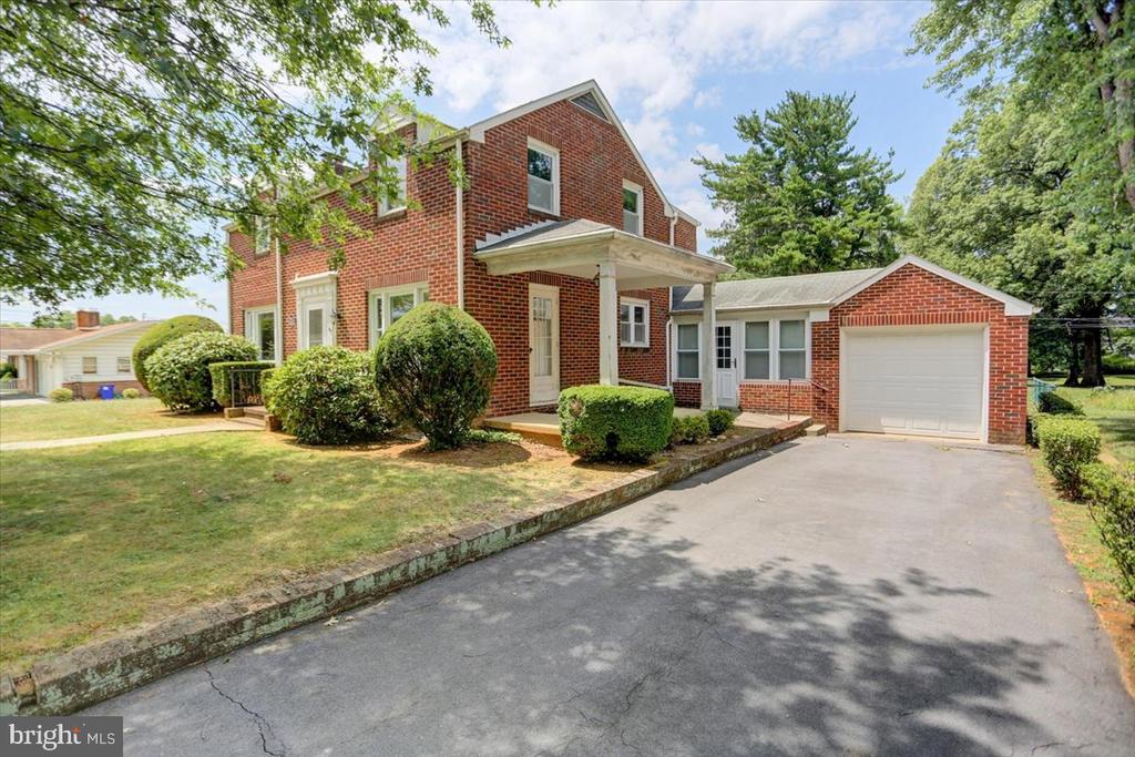 105 OAK LANE