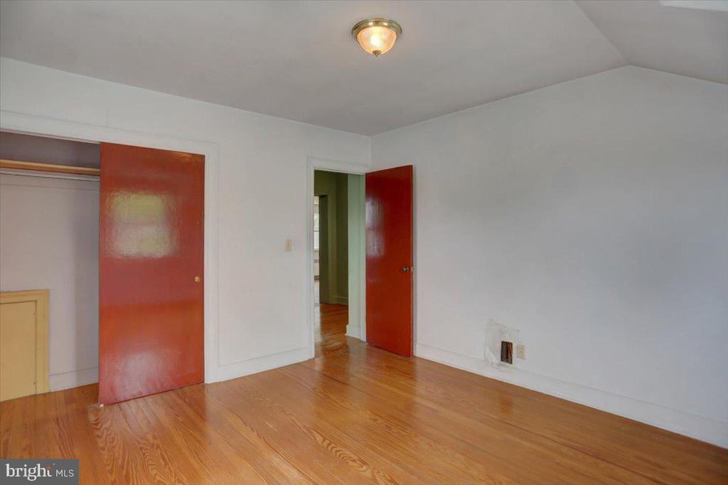105 OAK LANE