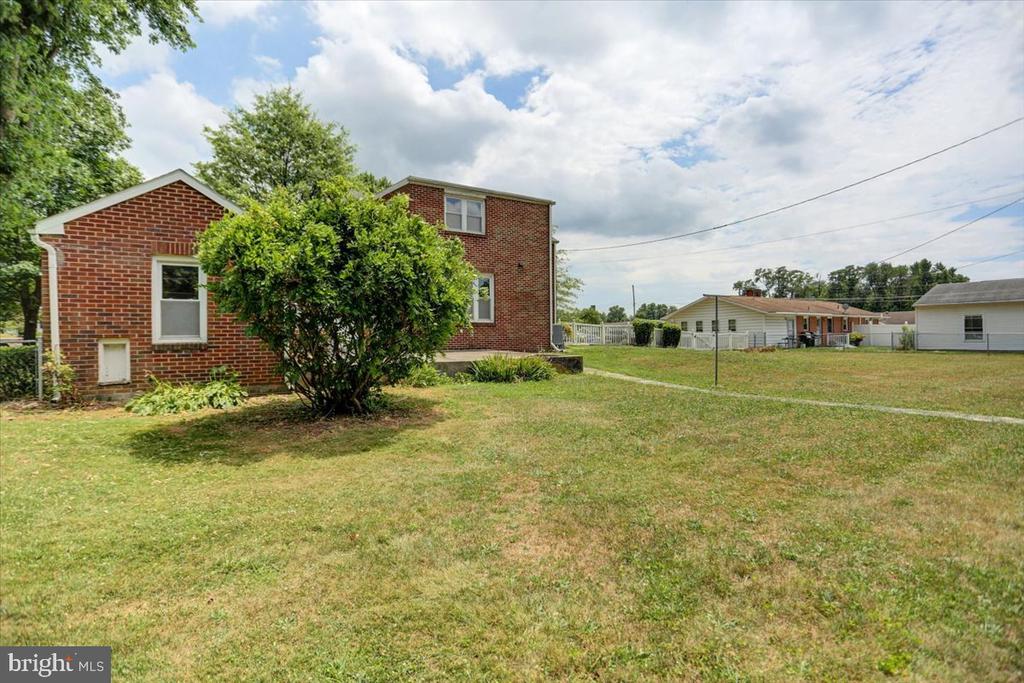105 OAK LANE