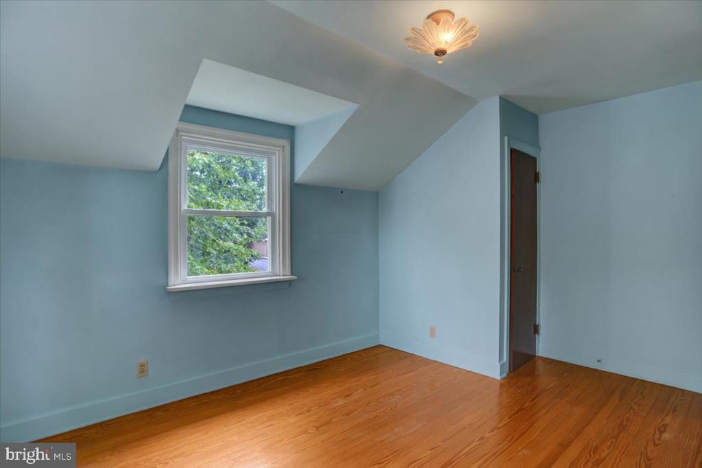 105 OAK LANE