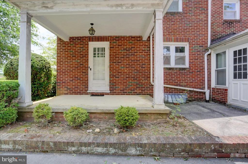105 OAK LANE