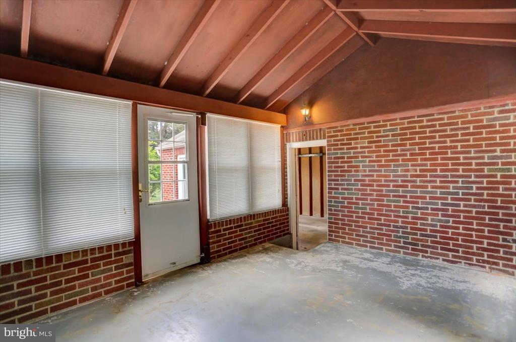 105 OAK LANE