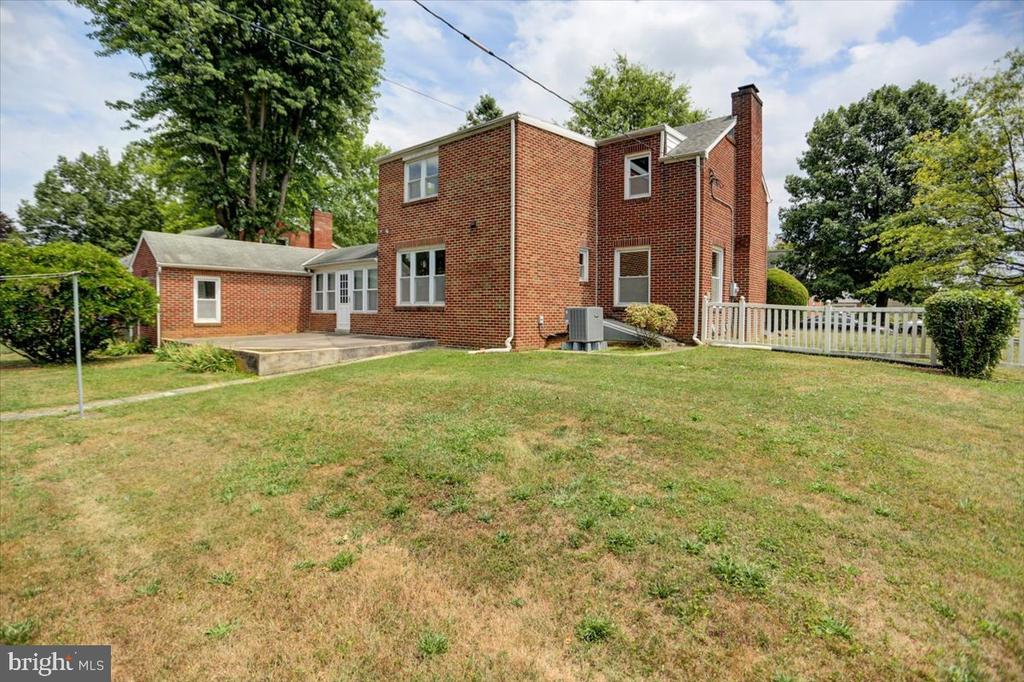105 OAK LANE