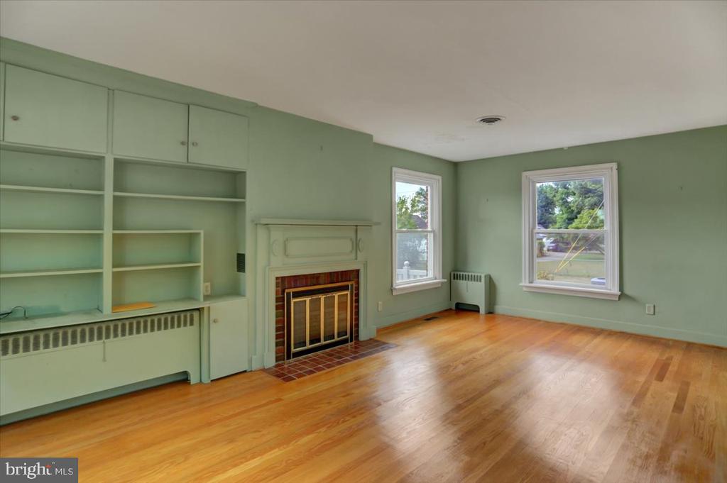 105 OAK LANE
