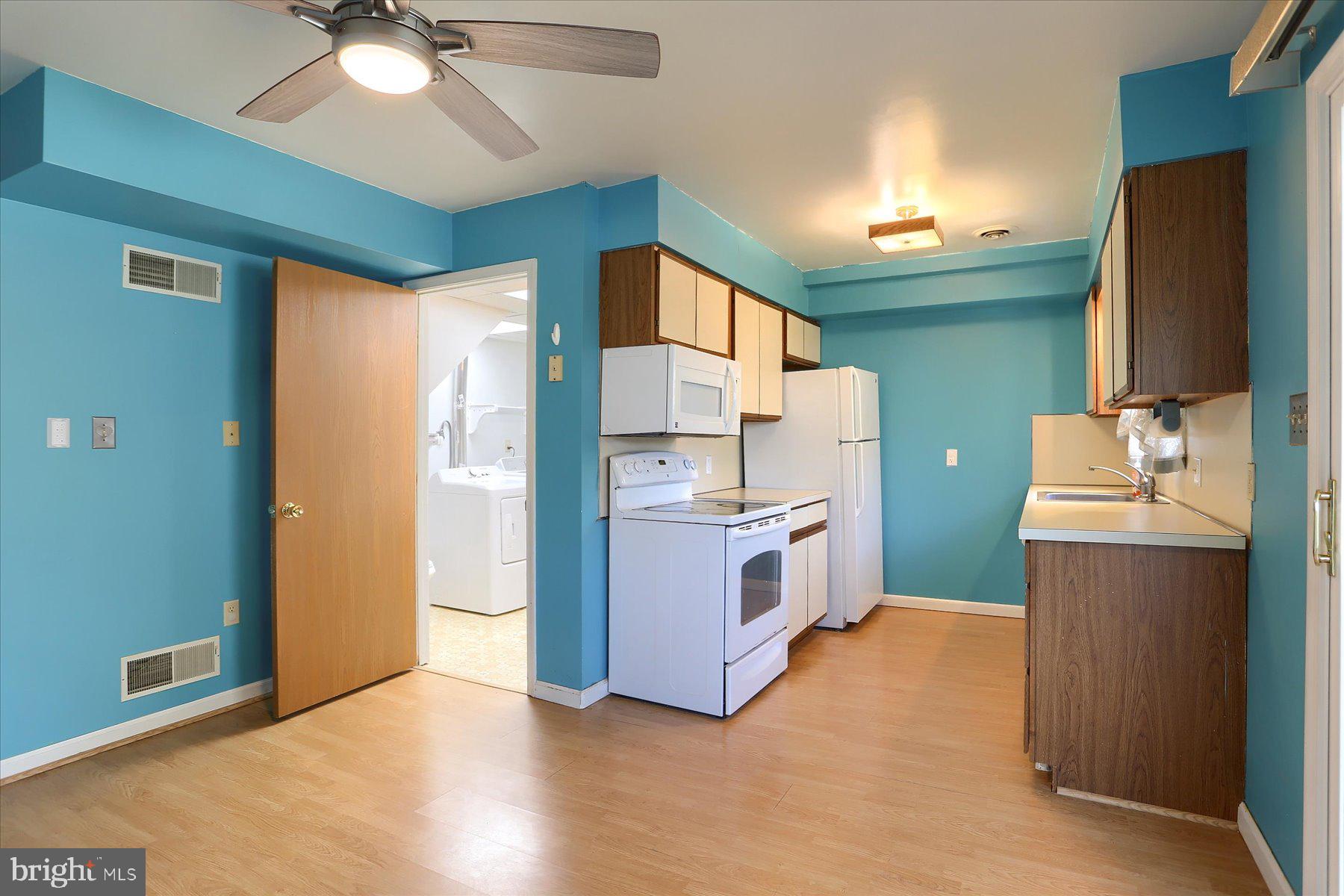 51 W CABIN HOLLOW ROAD 1