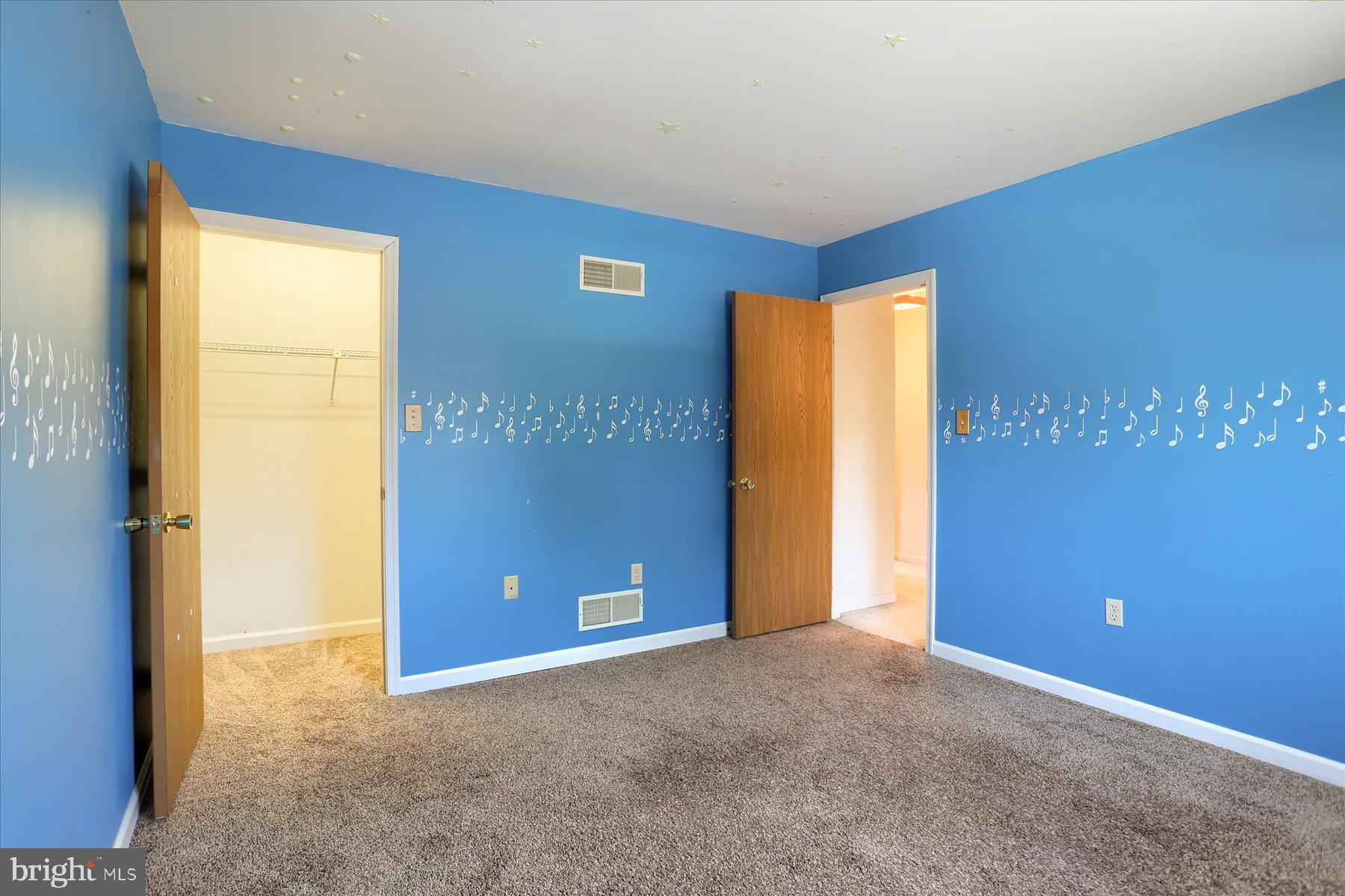 51 W CABIN HOLLOW ROAD 1