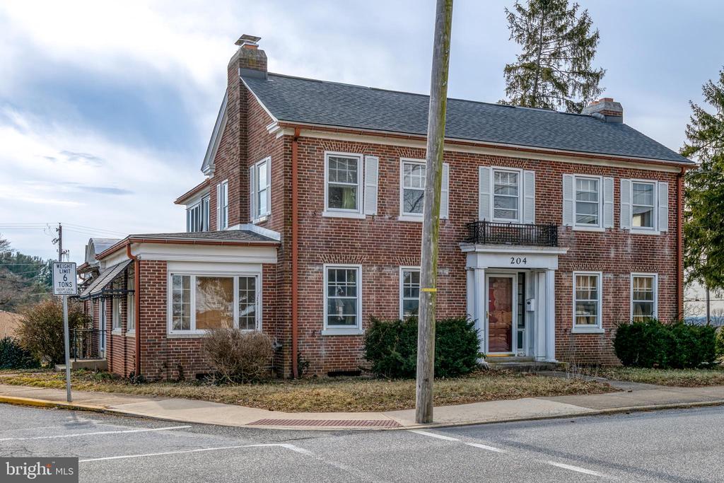 204 W MAIN STREET