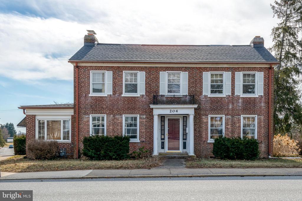 204 W MAIN STREET