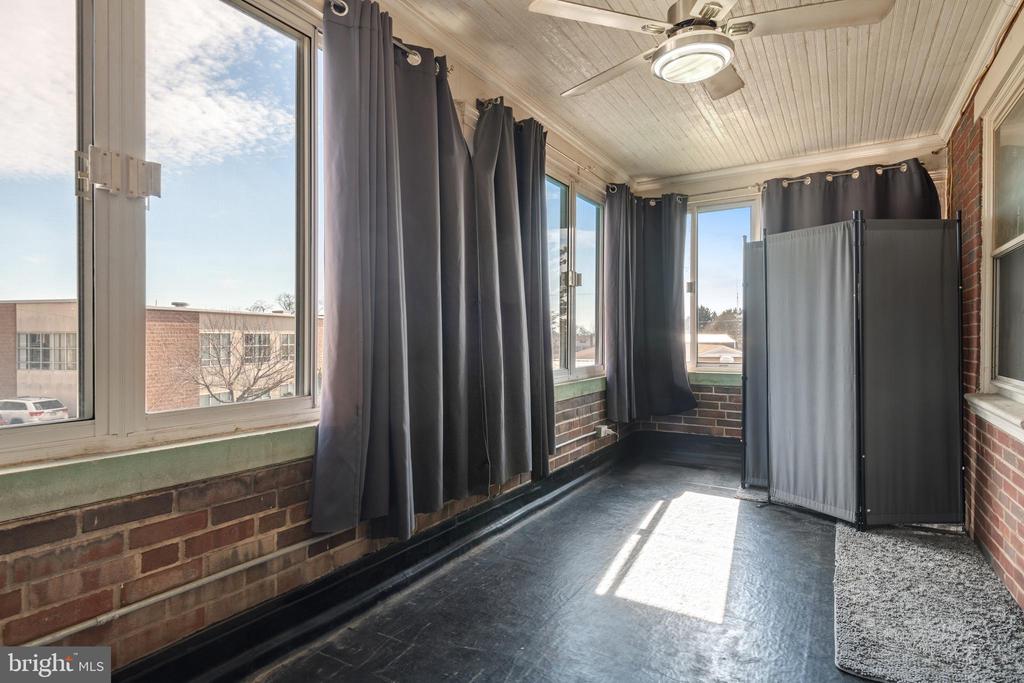 204 W MAIN STREET