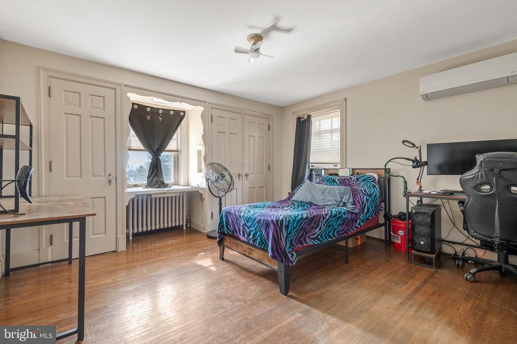 204 W MAIN STREET