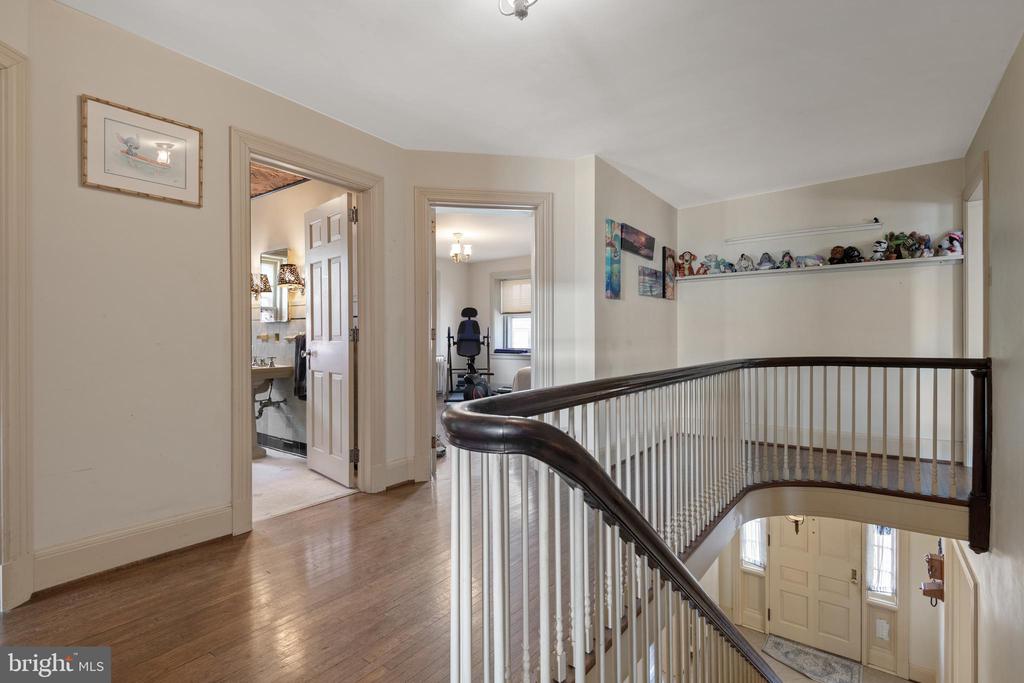 204 W MAIN STREET