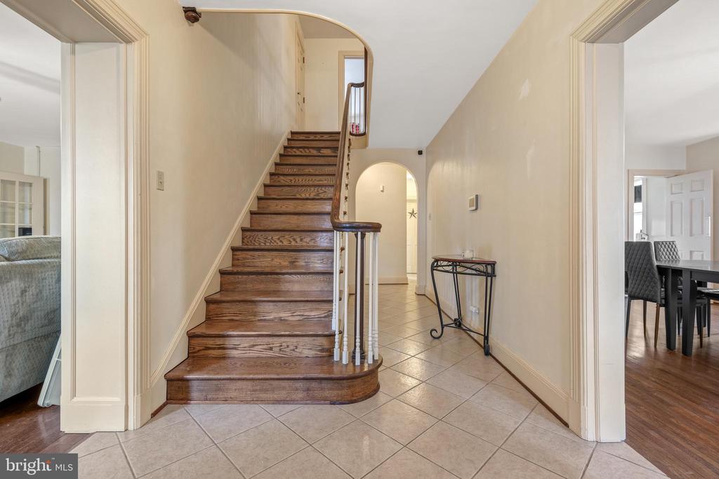 204 W MAIN STREET