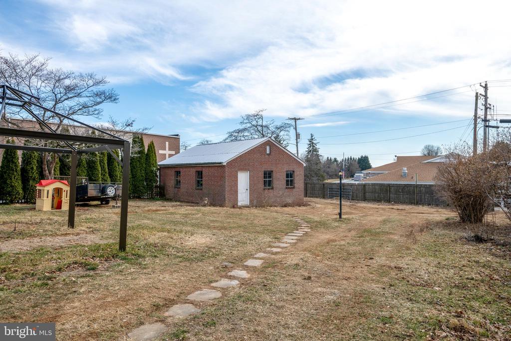 204 W MAIN STREET