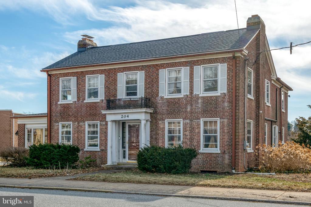 204 W MAIN STREET