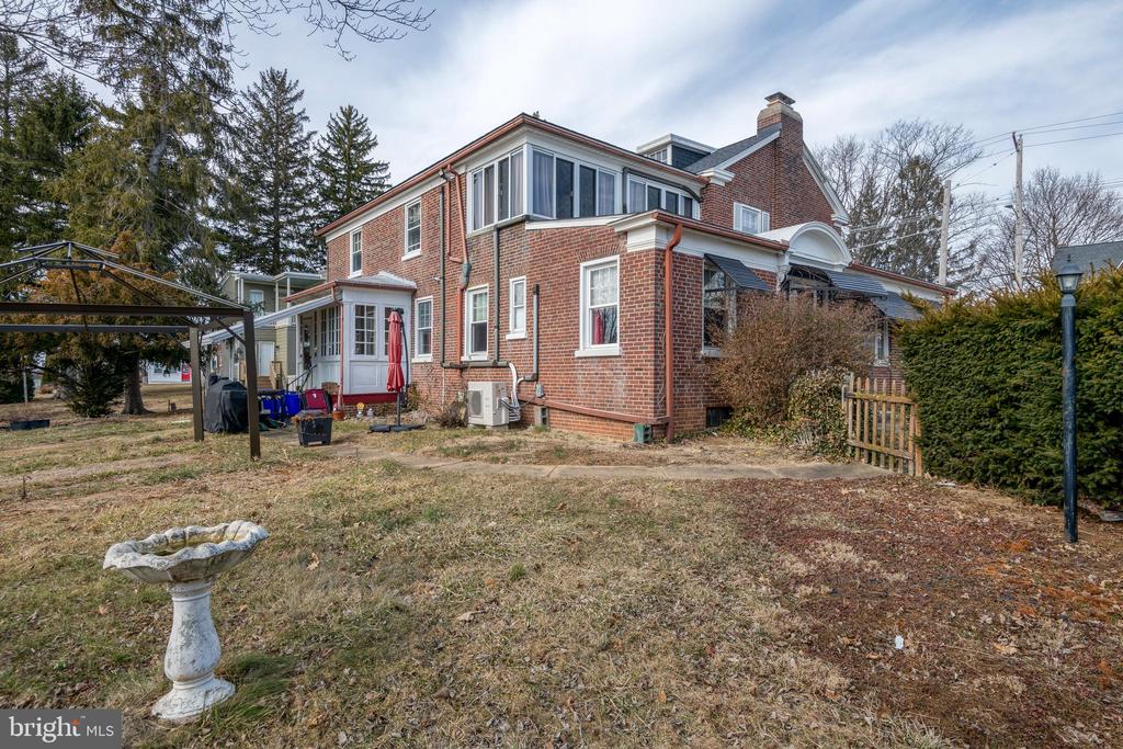 204 W MAIN STREET