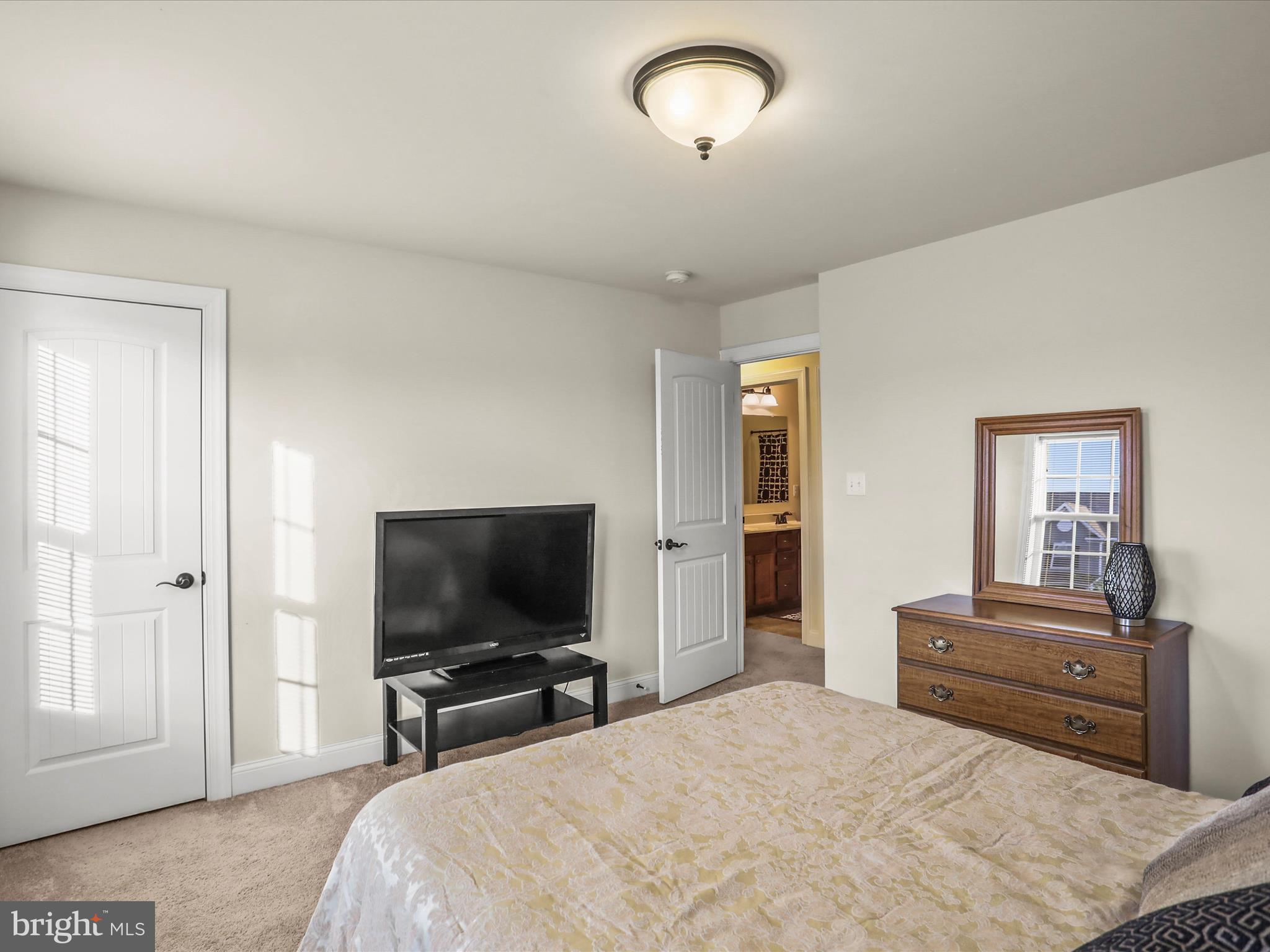 32 SPEND A BUCK DRIVE