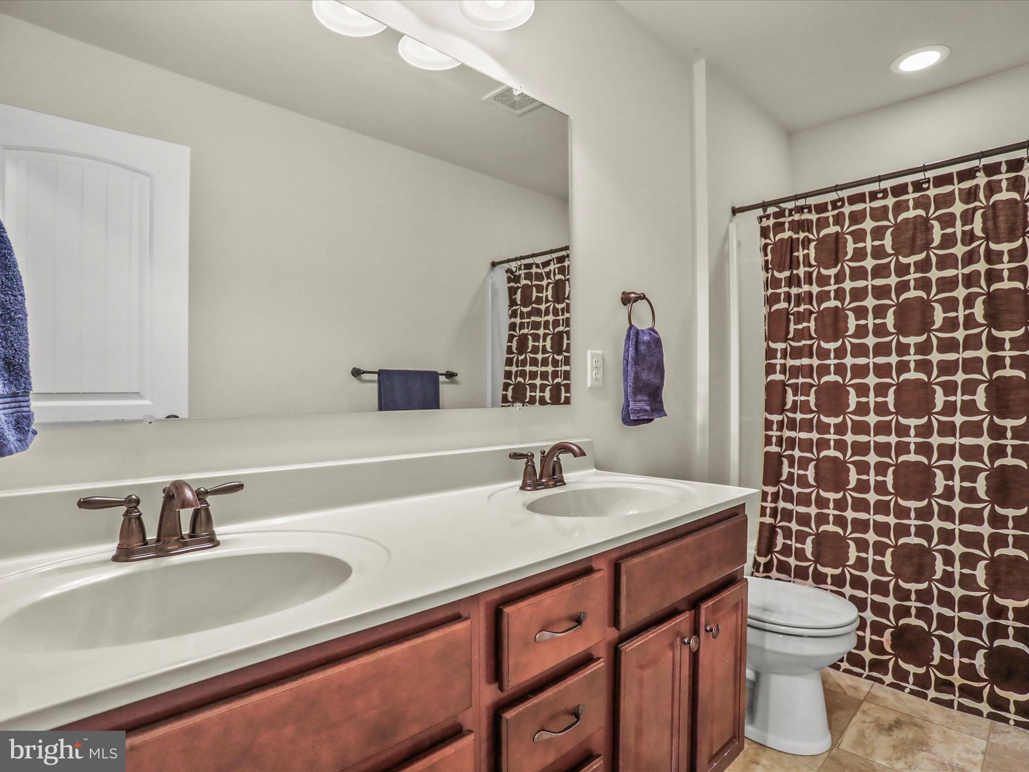 32 SPEND A BUCK DRIVE