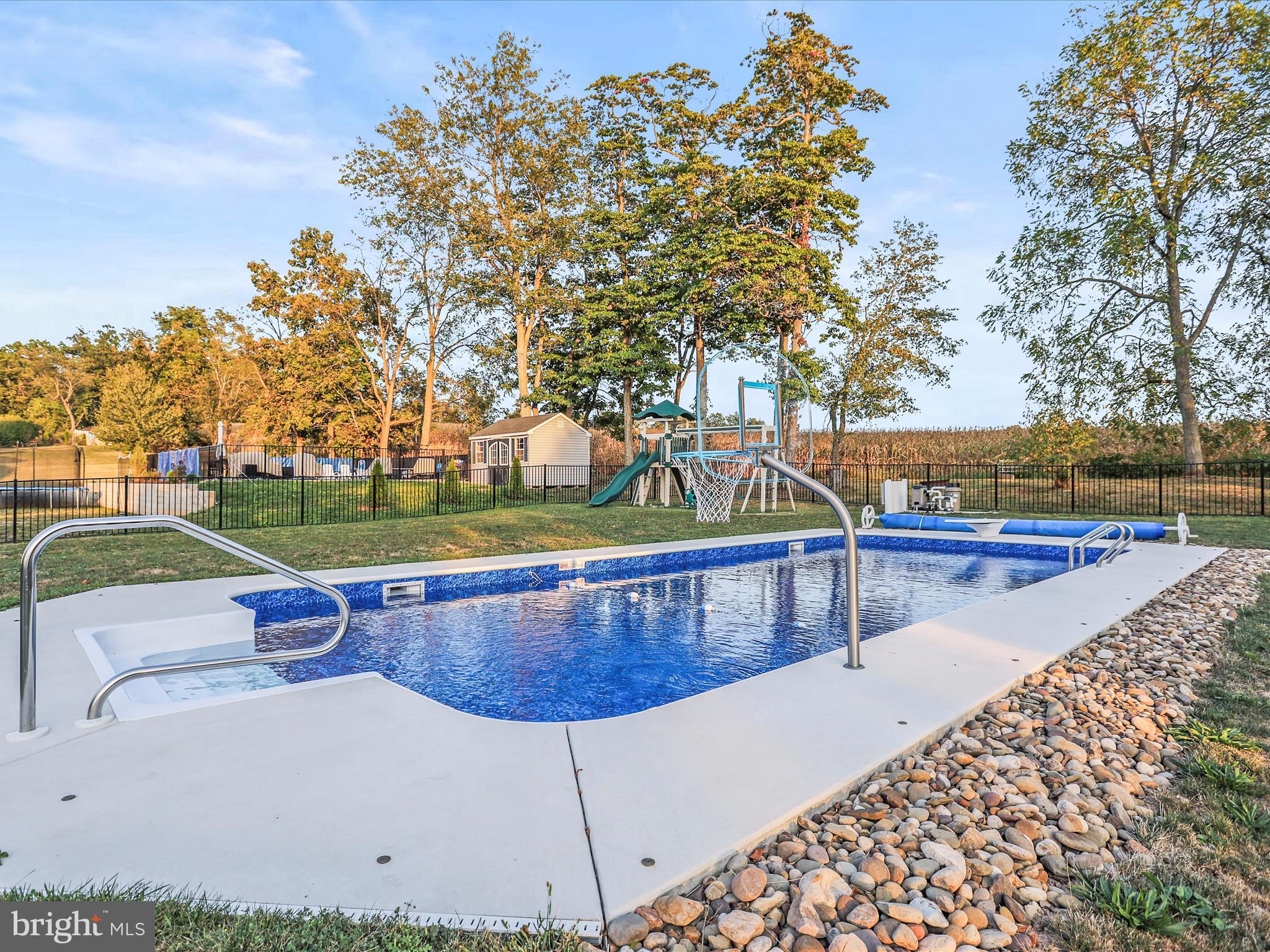 32 SPEND A BUCK DRIVE