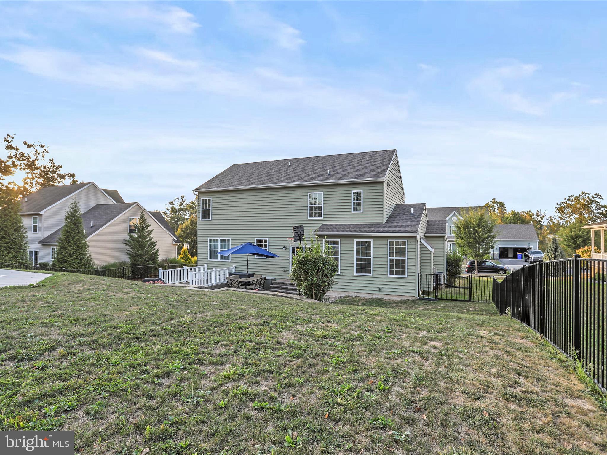 32 SPEND A BUCK DRIVE