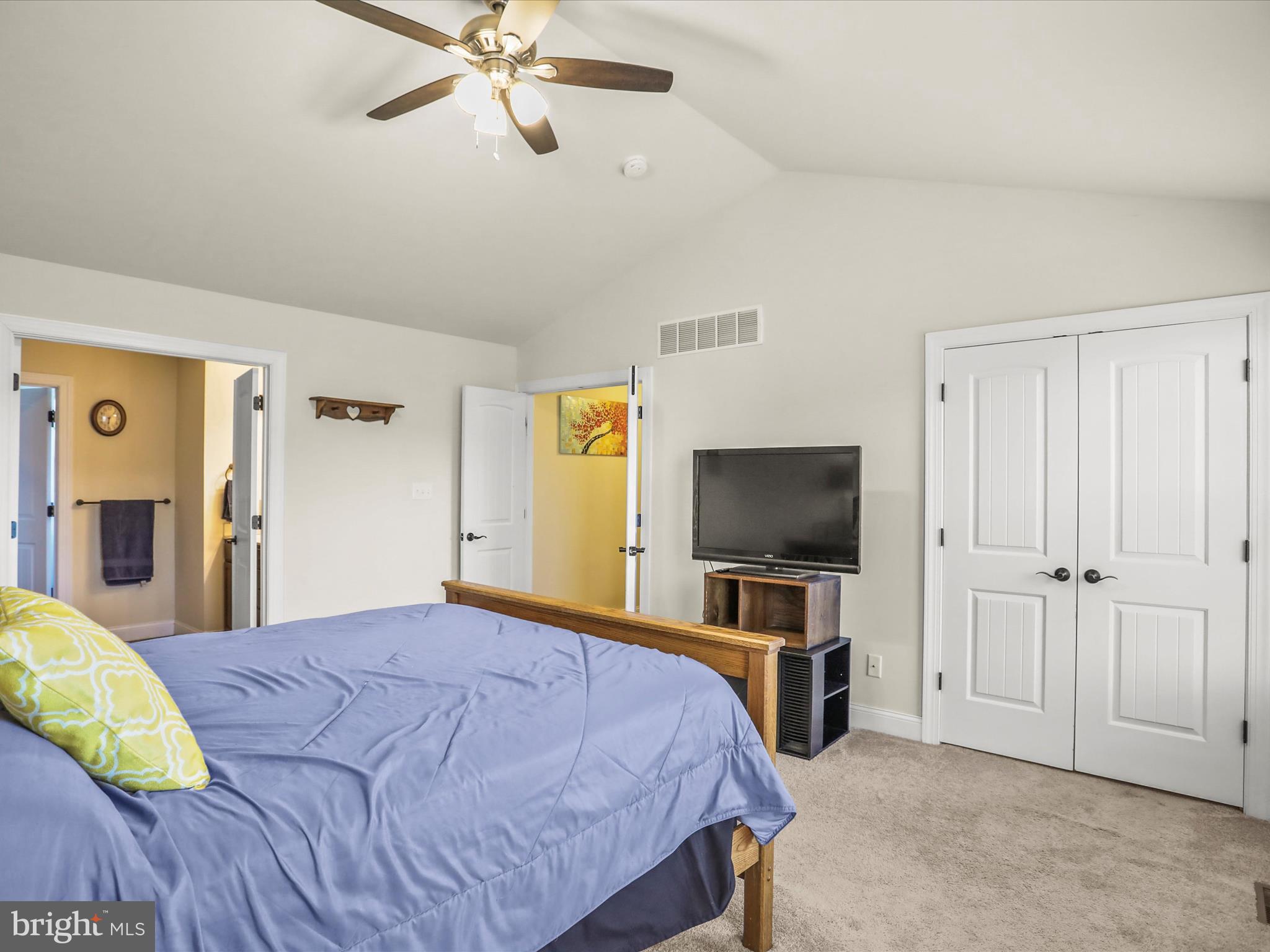 32 SPEND A BUCK DRIVE