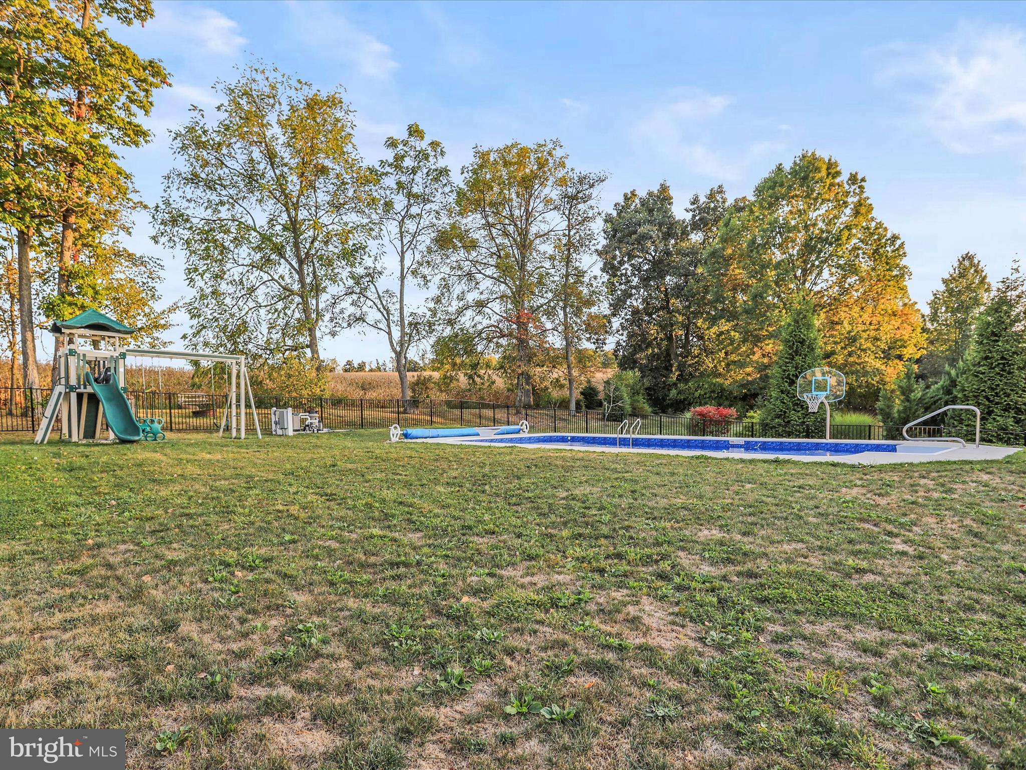 32 SPEND A BUCK DRIVE