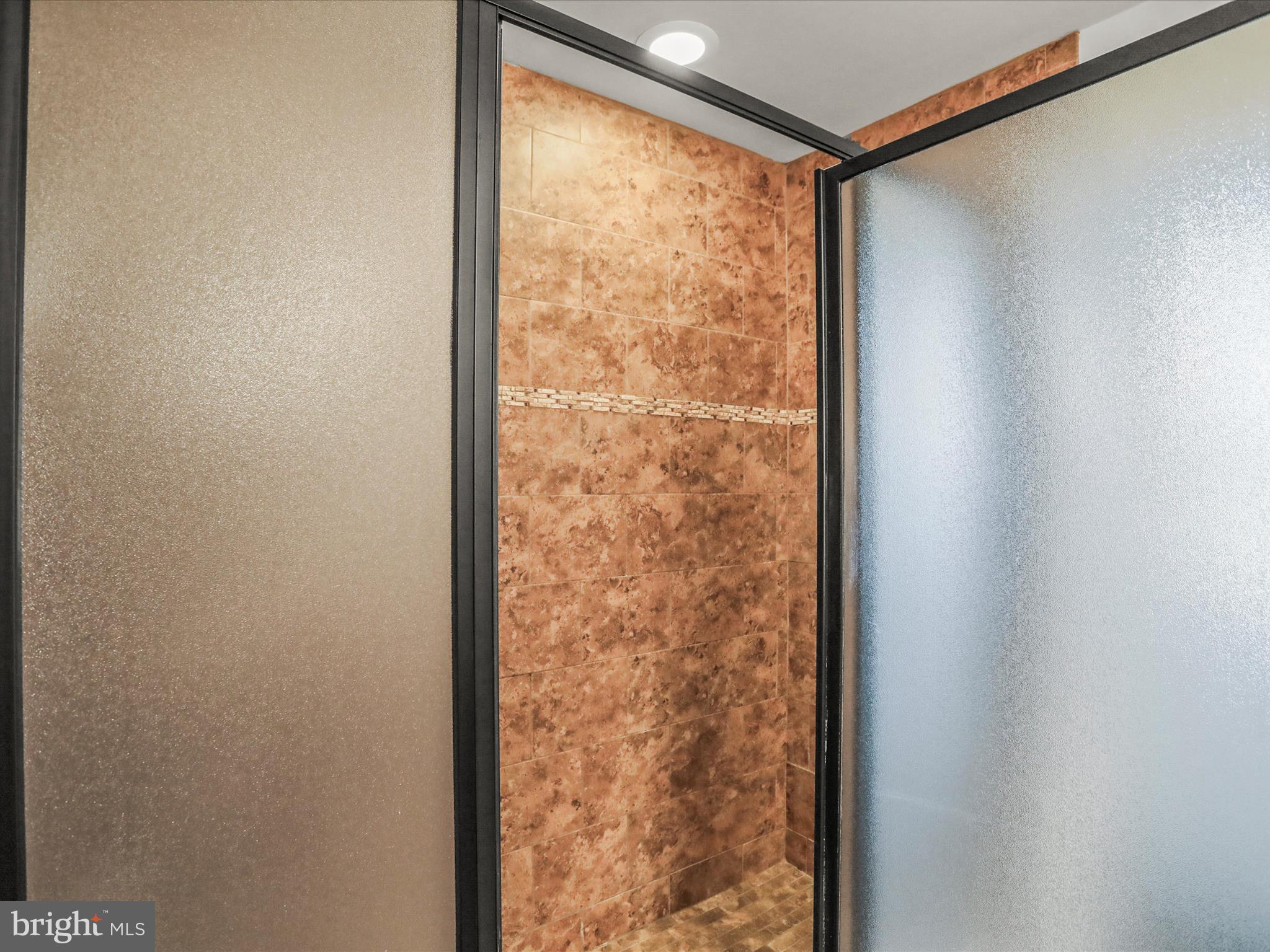 32 SPEND A BUCK DRIVE