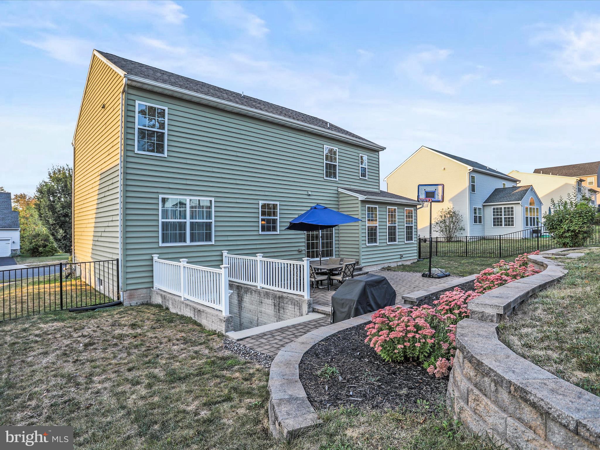 32 SPEND A BUCK DRIVE