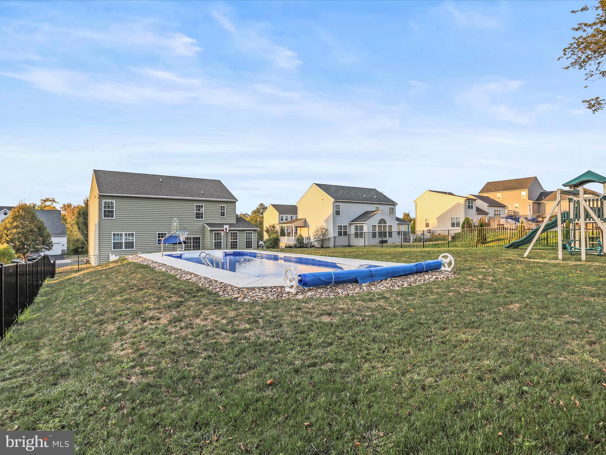 32 SPEND A BUCK DRIVE